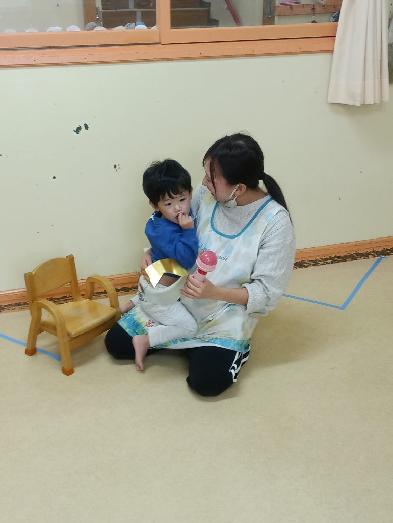１１月の誕生会～１，２歳児クラス～