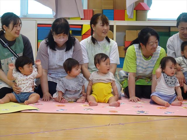 ０，１歳児　うんどかい　ごっこ